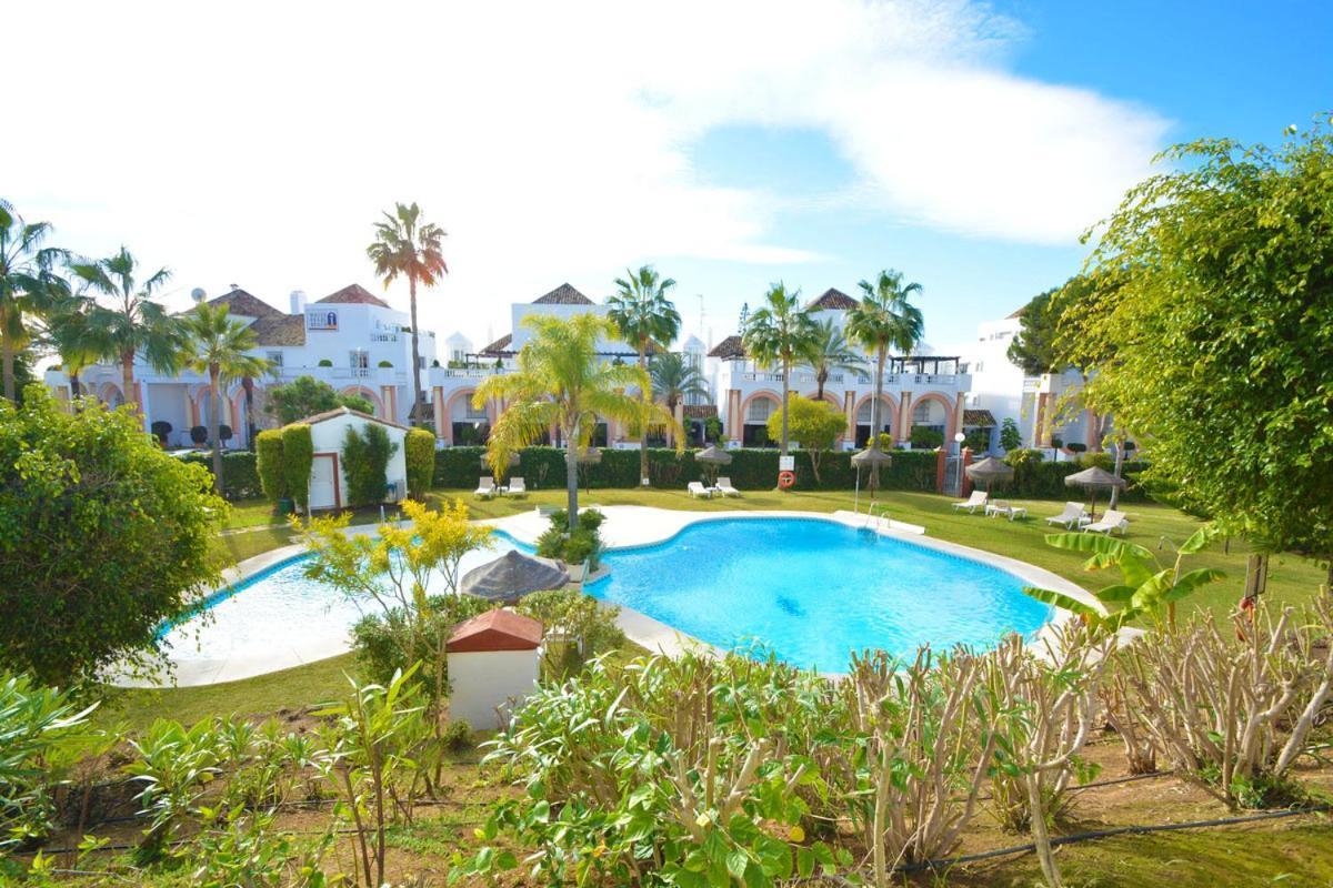 Luxury Beach Side Apartment In Marbella Playa Экстерьер фото